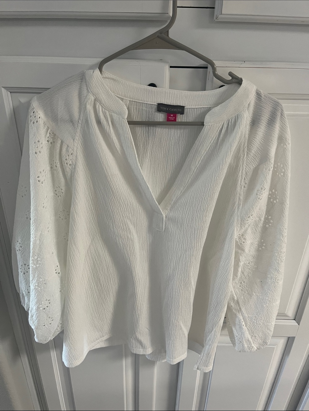 Vince Camuto White Textured V-Neck Blouse with Eyelet Sleeves